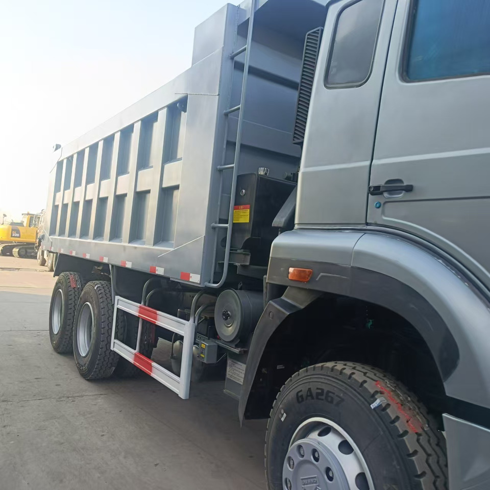 Sinotruk HOHAN 6*4 Dump truck - Kravas automašīna pašizgāzējs: foto 3 Sinotruk HOHAN 6*4 Dump truck - Kravas automašīna pašizgāzējs: foto 3