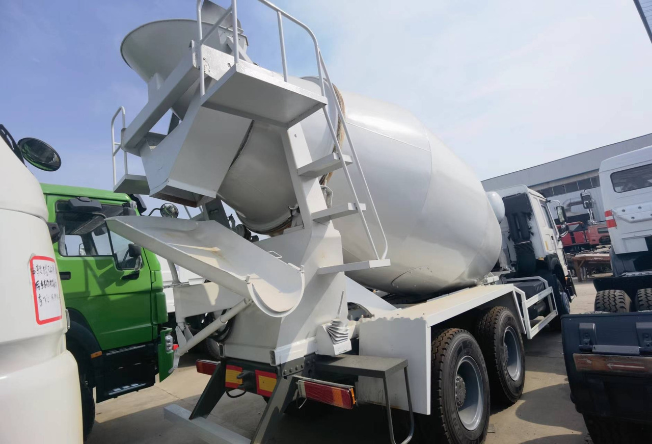 Sinotruk HOWO 371 6*4 Concrete mixer truck - Betonvedējs: foto 3 Sinotruk HOWO 371 6*4 Concrete mixer truck - Betonvedējs: foto 3