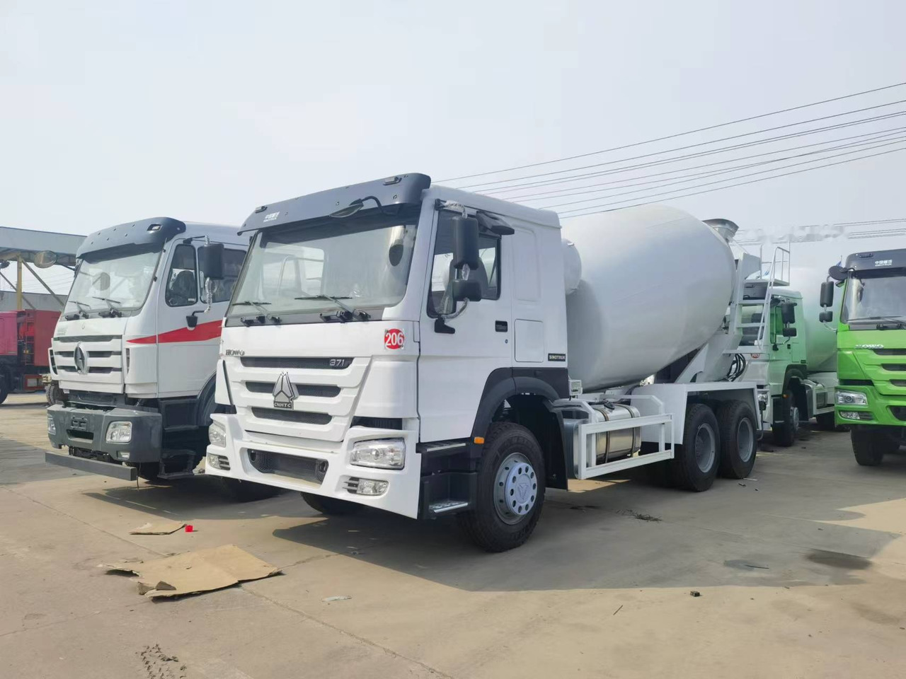 Sinotruk HOWO 371 6*4 Concrete mixer truck - Betonvedējs: foto 1 Sinotruk HOWO 371 6*4 Concrete mixer truck - Betonvedējs: foto 1