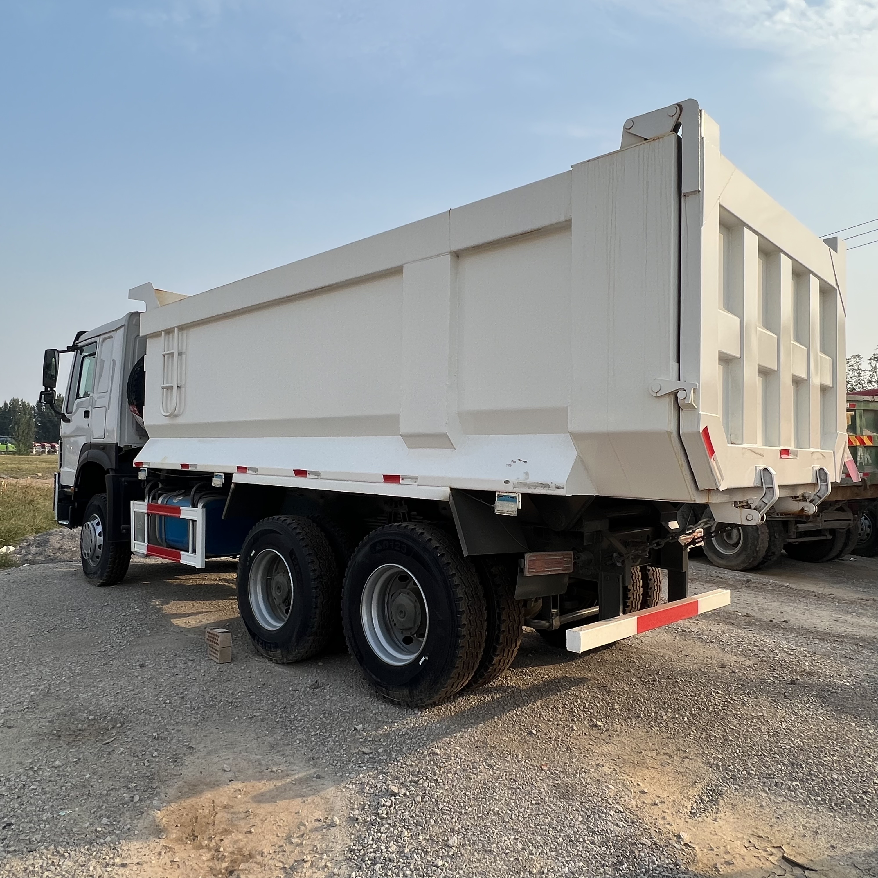 Kravas automašīna pašizgāzējs Sinotruk HOWO 371 6*4 Dump truck: foto 9 Kravas automašīna pašizgāzējs Sinotruk HOWO 371 6*4 Dump truck: foto 9