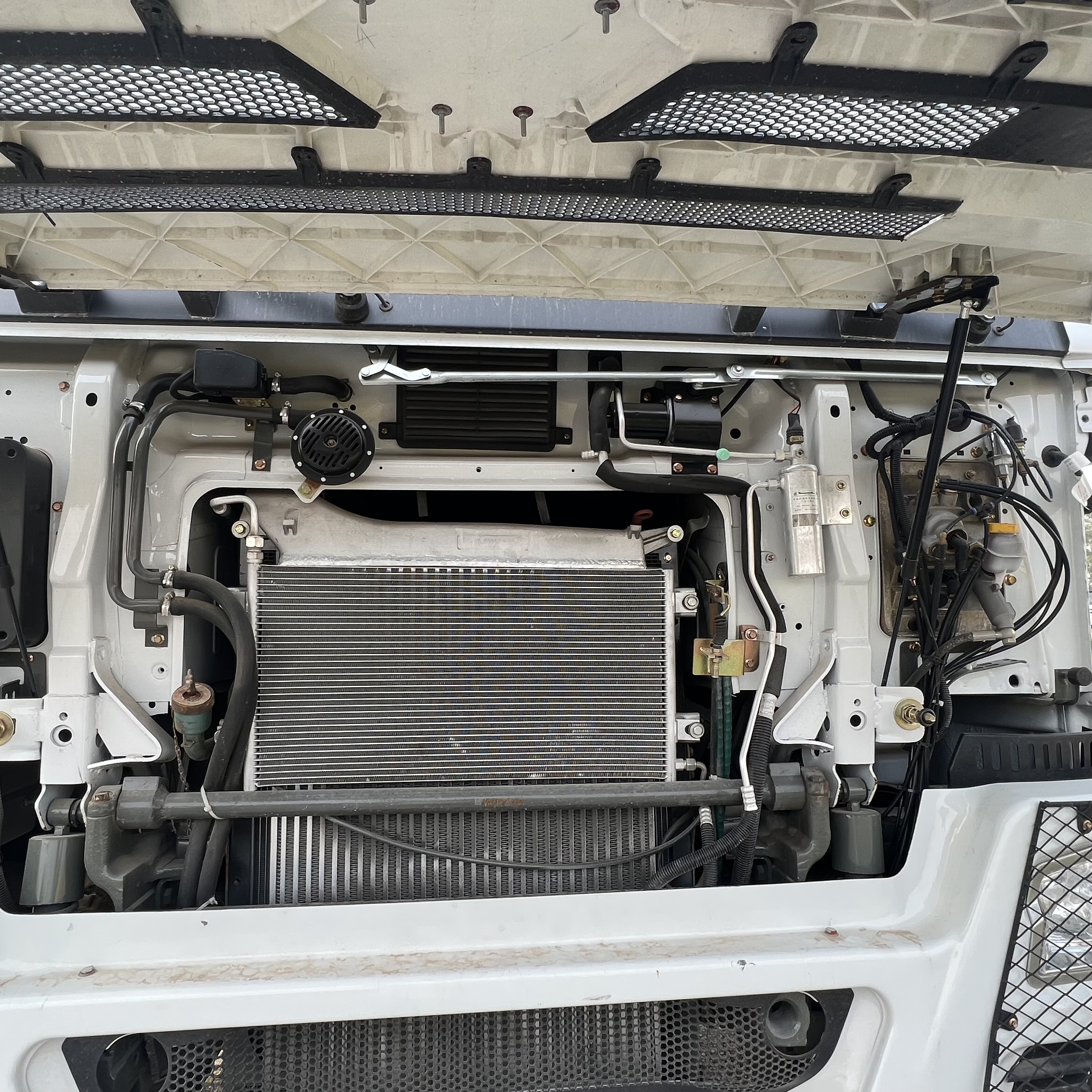 Kravas automašīna pašizgāzējs Sinotruk HOWO 371 6*4 Dump truck: foto 10 Kravas automašīna pašizgāzējs Sinotruk HOWO 371 6*4 Dump truck: foto 10