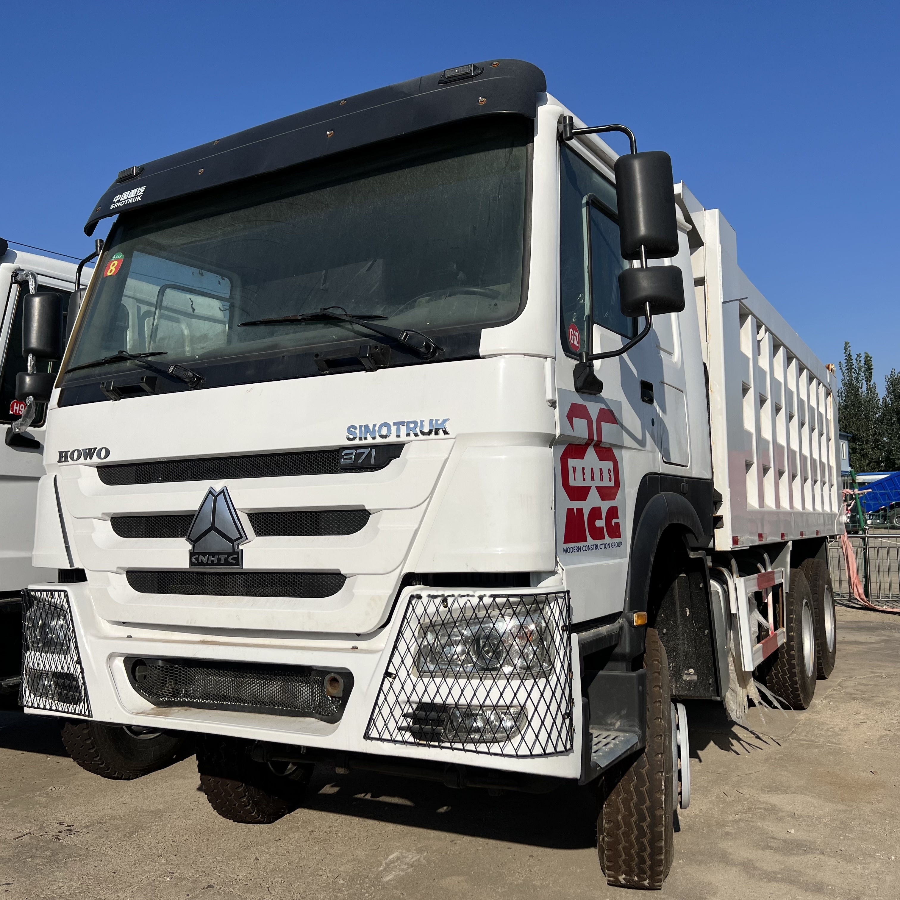 Sinotruk HOWO 371 6*4 Dump truck - Kravas automašīna pašizgāzējs: foto 2 Sinotruk HOWO 371 6*4 Dump truck - Kravas automašīna pašizgāzējs: foto 2