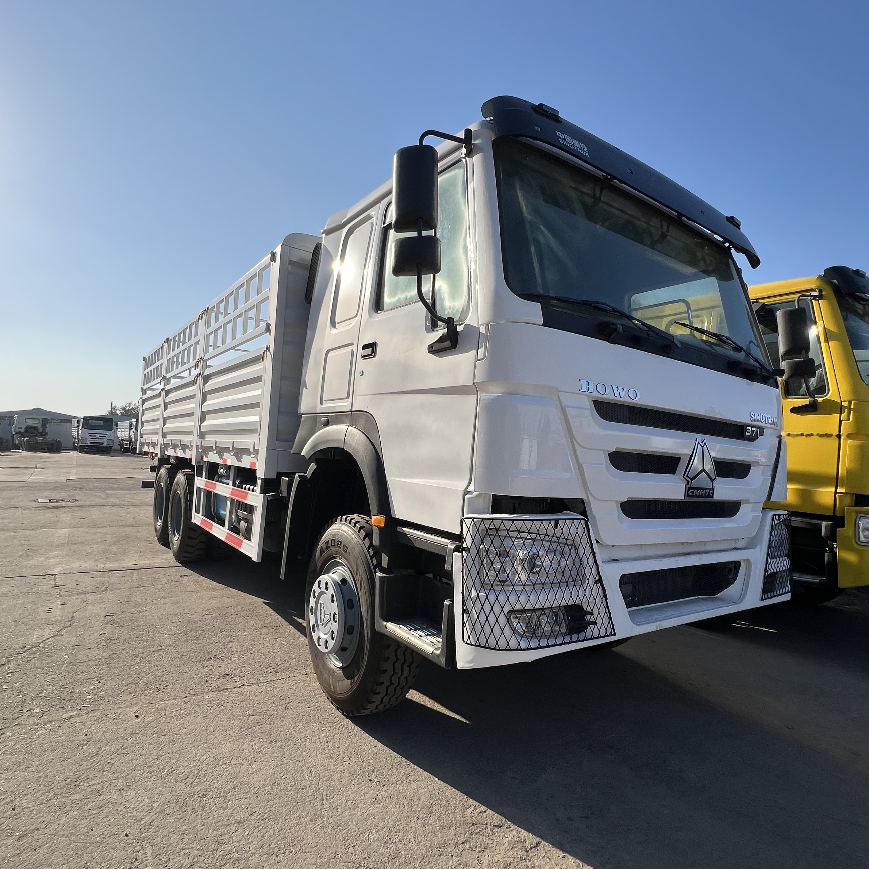 Sinotruk HOWO 371 6*4 Fence truck - Bortu kravas automašīna/ Platforma: foto 3 Sinotruk HOWO 371 6*4 Fence truck - Bortu kravas automašīna/ Platforma: foto 3