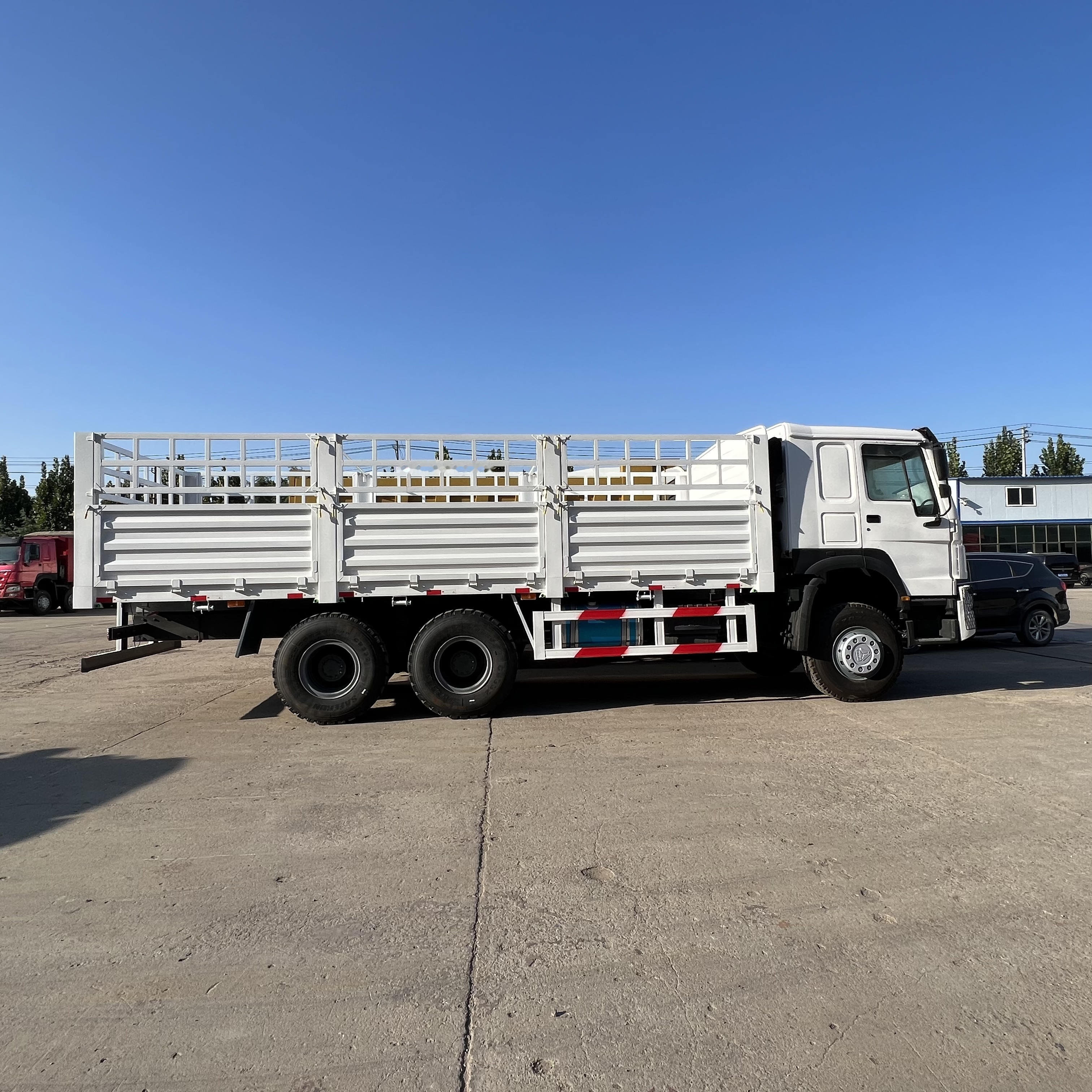 Sinotruk HOWO 371 6*4 Fence truck - Bortu kravas automašīna/ Platforma: foto 5 Sinotruk HOWO 371 6*4 Fence truck - Bortu kravas automašīna/ Platforma: foto 5