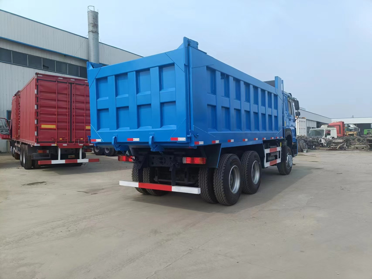 Sinotruk HOWO 371 6*4 dump truck - Mini pašizgāzējs: foto 3 Sinotruk HOWO 371 6*4 dump truck - Mini pašizgāzējs: foto 3
