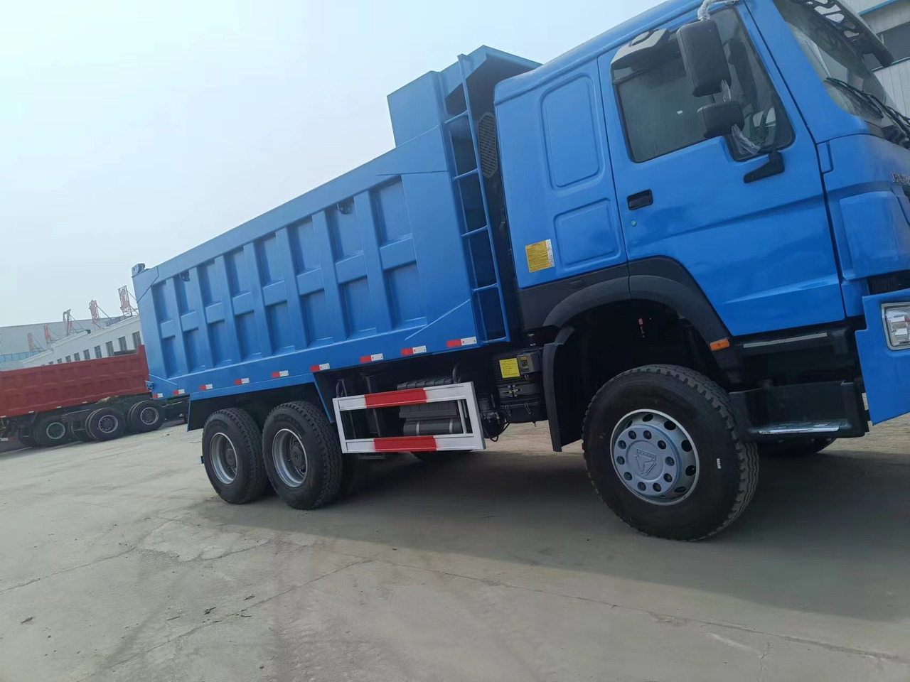 Sinotruk HOWO 371 6*4 dump truck - Mini pašizgāzējs: foto 1 Sinotruk HOWO 371 6*4 dump truck - Mini pašizgāzējs: foto 1