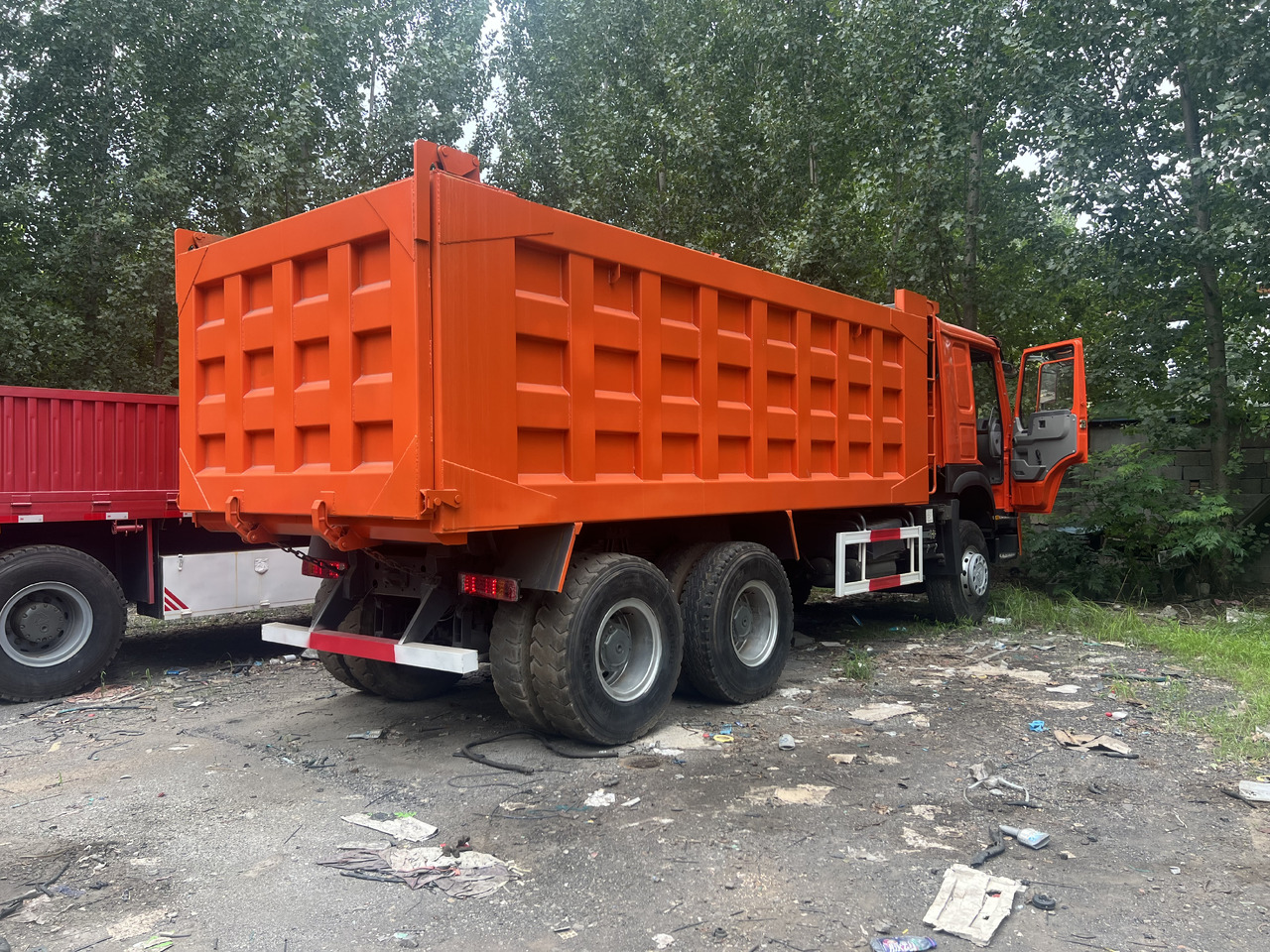 Sinotruk HOWO 371 - Mini pašizgāzējs: foto 4 Sinotruk HOWO 371 - Mini pašizgāzējs: foto 4