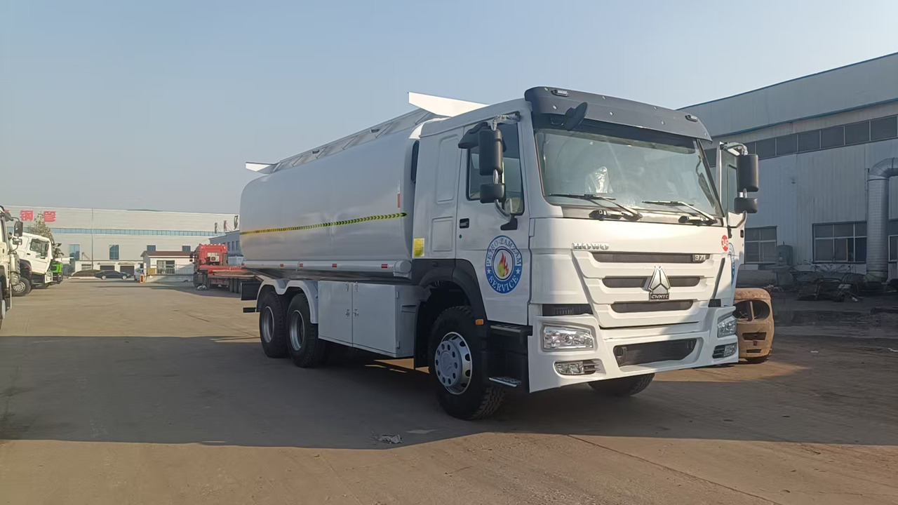 Sinotruk HOWO 371 Tank truck - Autocisterna: foto 2 Sinotruk HOWO 371 Tank truck - Autocisterna: foto 2