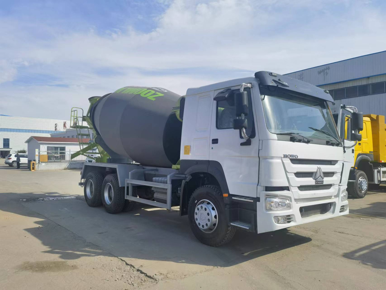 Sinotruk HOWO 6*4 Concrete mixer truck - Betonvedējs: foto 5 Sinotruk HOWO 6*4 Concrete mixer truck - Betonvedējs: foto 5