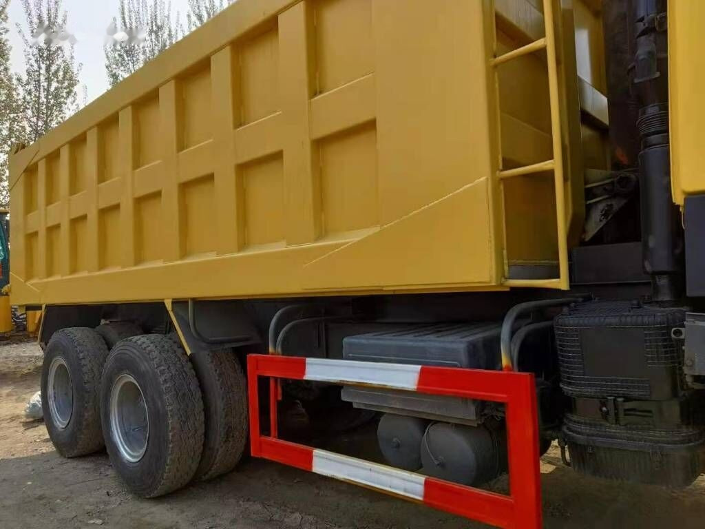 Sinotruk HOWO 6*4 Dump truck - Kravas automašīna pašizgāzējs: foto 5 Sinotruk HOWO 6*4 Dump truck - Kravas automašīna pašizgāzējs: foto 5