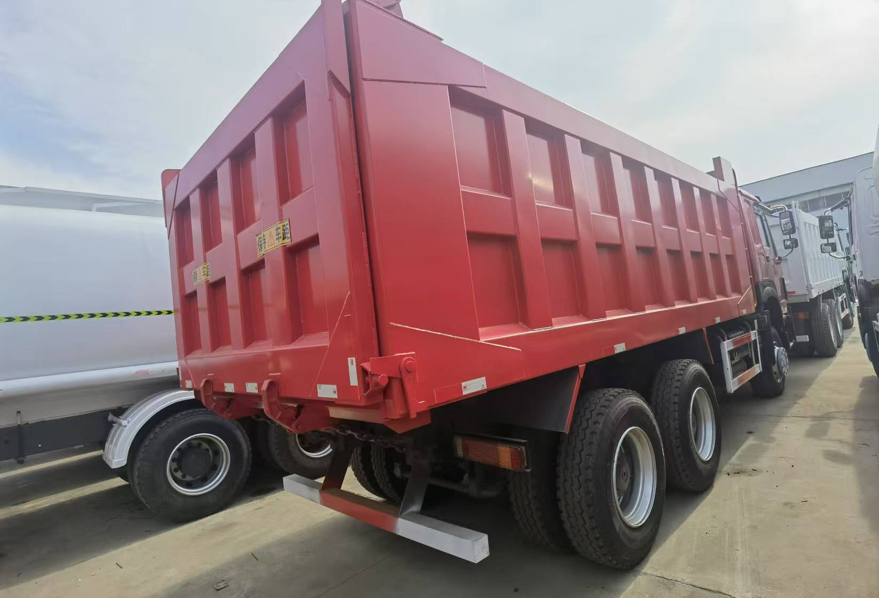 Sinotruk HOWO 6*4 Dump truck - Kravas automašīna pašizgāzējs: foto 3 Sinotruk HOWO 6*4 Dump truck - Kravas automašīna pašizgāzējs: foto 3