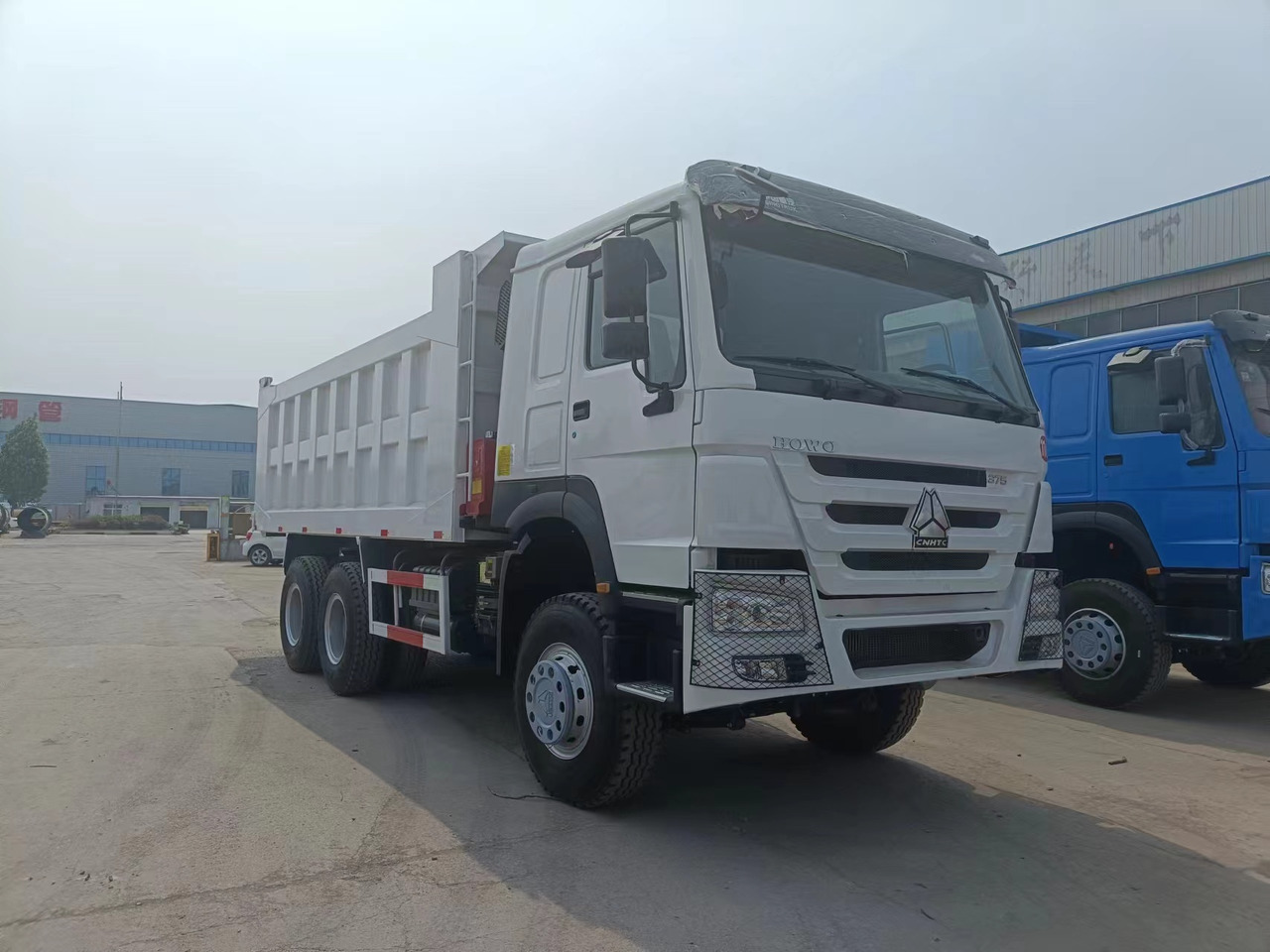 Sinotruk HOWO 6*4 Dump truck - Kravas automašīna pašizgāzējs: foto 3 Sinotruk HOWO 6*4 Dump truck - Kravas automašīna pašizgāzējs: foto 3