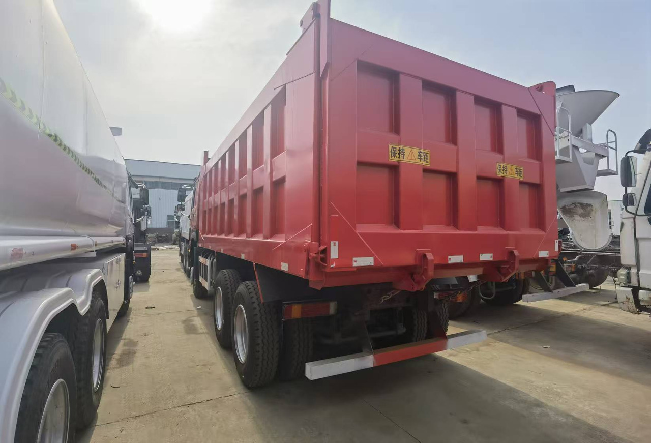 Sinotruk HOWO 6*4 Dump truck - Kravas automašīna pašizgāzējs: foto 5 Sinotruk HOWO 6*4 Dump truck - Kravas automašīna pašizgāzējs: foto 5