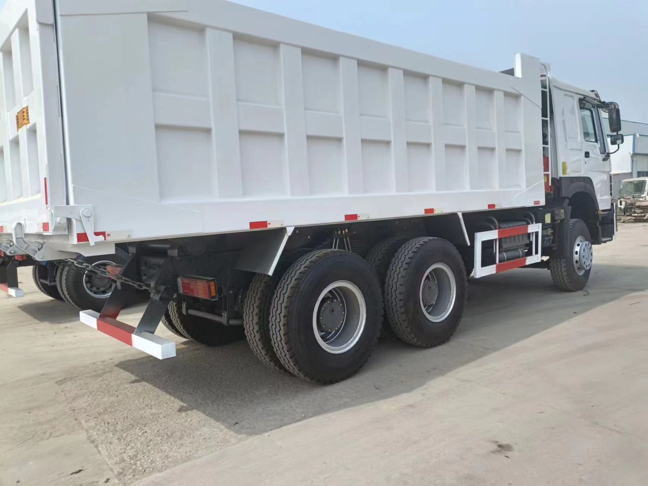 Kravas automašīna pašizgāzējs Sinotruk HOWO 6*4 Dump truck: foto 8