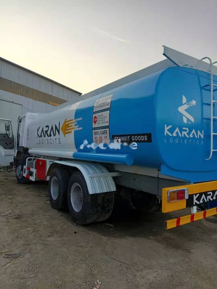 Sinotruk HOWO 6*4 Fuel Tank Truck - Autocisterna: foto 2 Sinotruk HOWO 6*4 Fuel Tank Truck - Autocisterna: foto 2