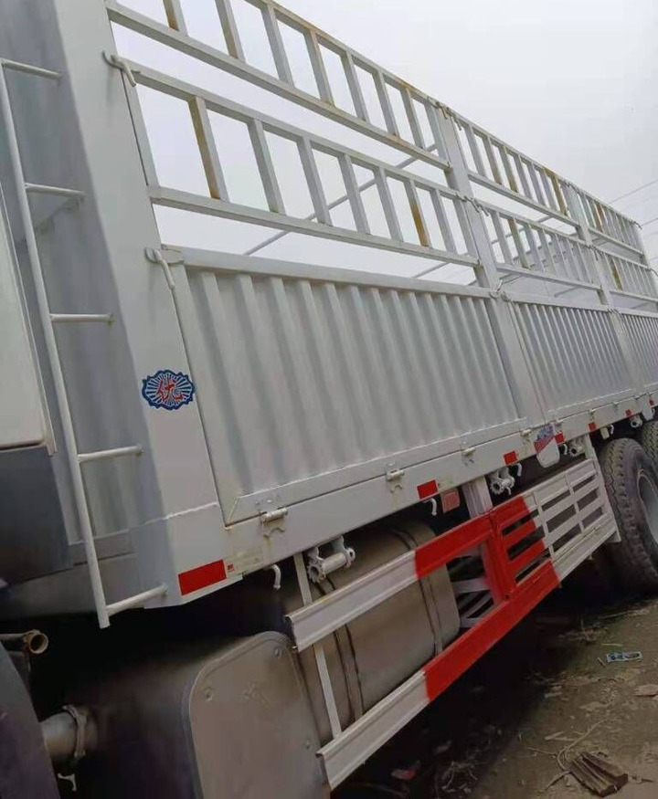 Sinotruk HOWO 6*4 - Bortu kravas automašīna/ Platforma: foto 2 Sinotruk HOWO 6*4 - Bortu kravas automašīna/ Platforma: foto 2