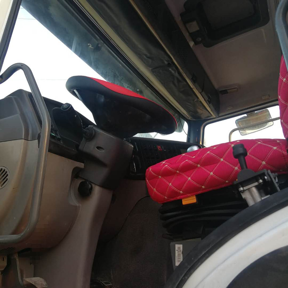 Sinotruk HOWO 8*4 dump truck - Mini pašizgāzējs: foto 5 Sinotruk HOWO 8*4 dump truck - Mini pašizgāzējs: foto 5