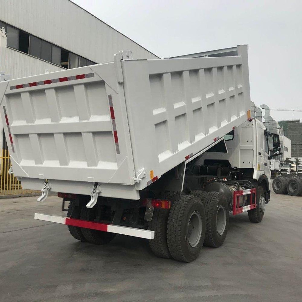 Sinotruk HOWO A7 - Mini pašizgāzējs: foto 2 Sinotruk HOWO A7 - Mini pašizgāzējs: foto 2