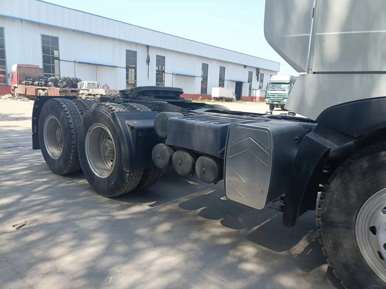 Sinotruk HOWO A7 tractor - Mini pašizgāzējs: foto 5 Sinotruk HOWO A7 tractor - Mini pašizgāzējs: foto 5
