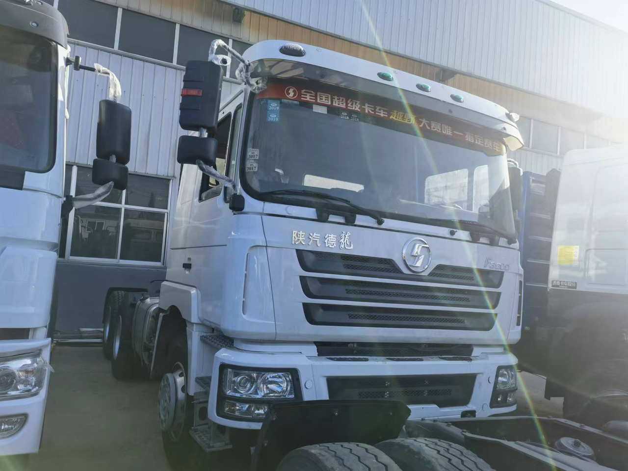 Shacman F3000 6*4 Tractor - Vilcējs: foto 1 Shacman F3000 6*4 Tractor - Vilcējs: foto 1