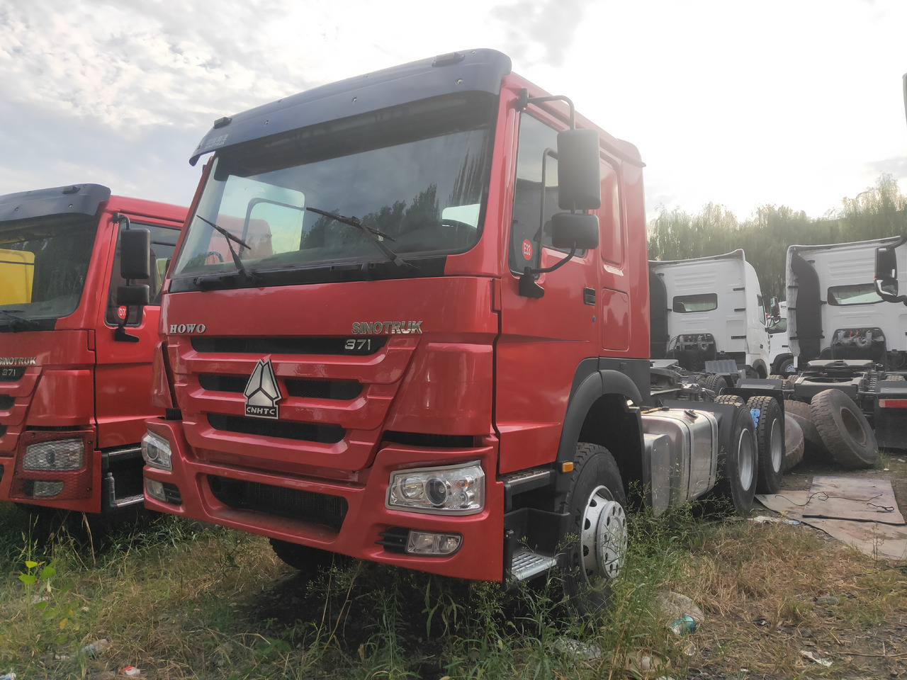 Sinotruk HOWO 371 6*4 Tractor - Vilcējs: foto 1 Sinotruk HOWO 371 6*4 Tractor - Vilcējs: foto 1