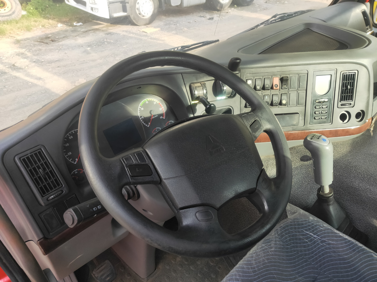 Sinotruk HOWO 371 6*4 Tractor - Vilcējs: foto 2 Sinotruk HOWO 371 6*4 Tractor - Vilcējs: foto 2