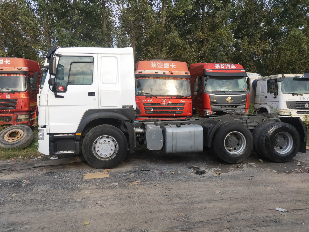 Sinotruk HOWO 371 6*4 Tractor - Vilcējs: foto 3 Sinotruk HOWO 371 6*4 Tractor - Vilcējs: foto 3