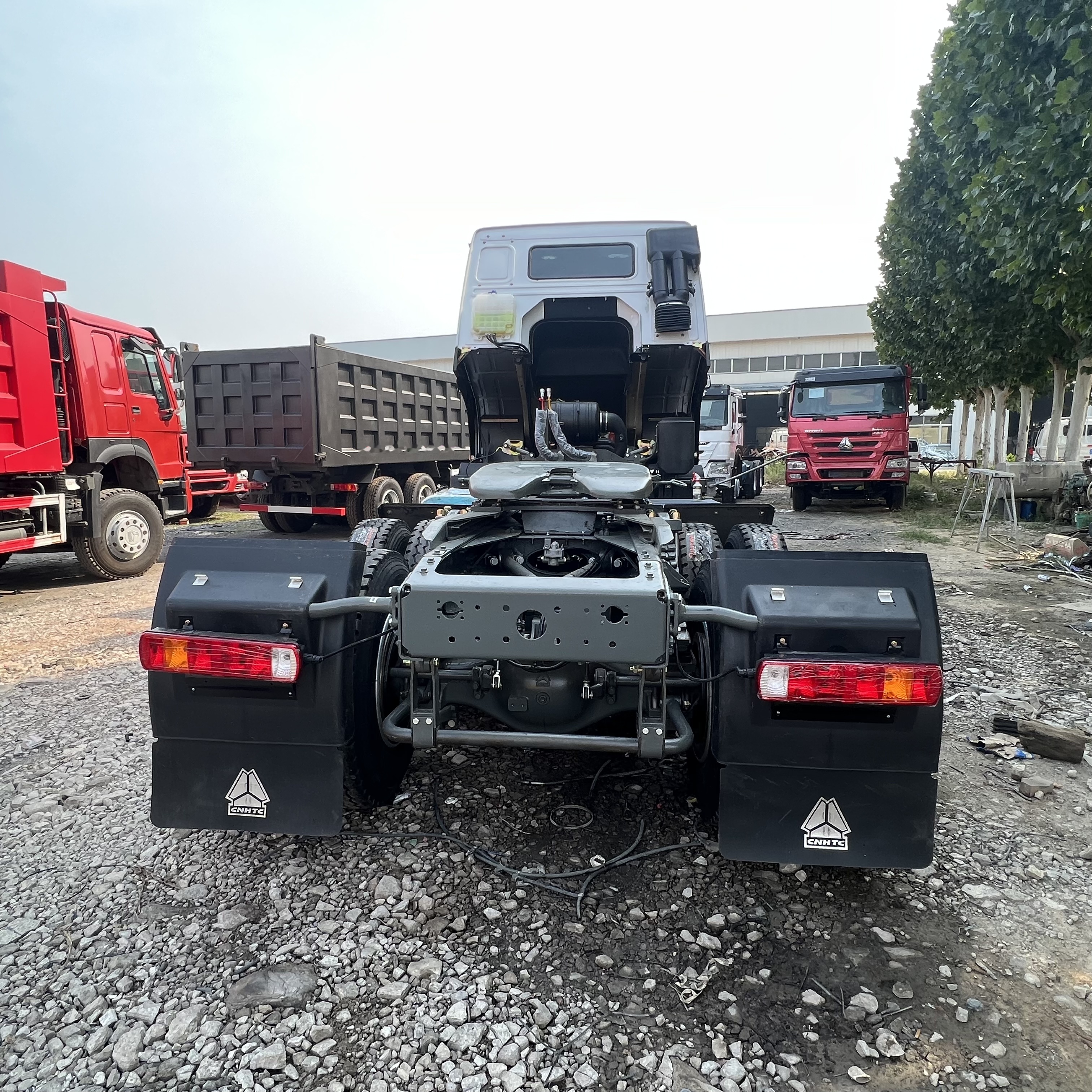 Sinotruk HOWO 371 Tractor - Vilcējs: foto 2 Sinotruk HOWO 371 Tractor - Vilcējs: foto 2