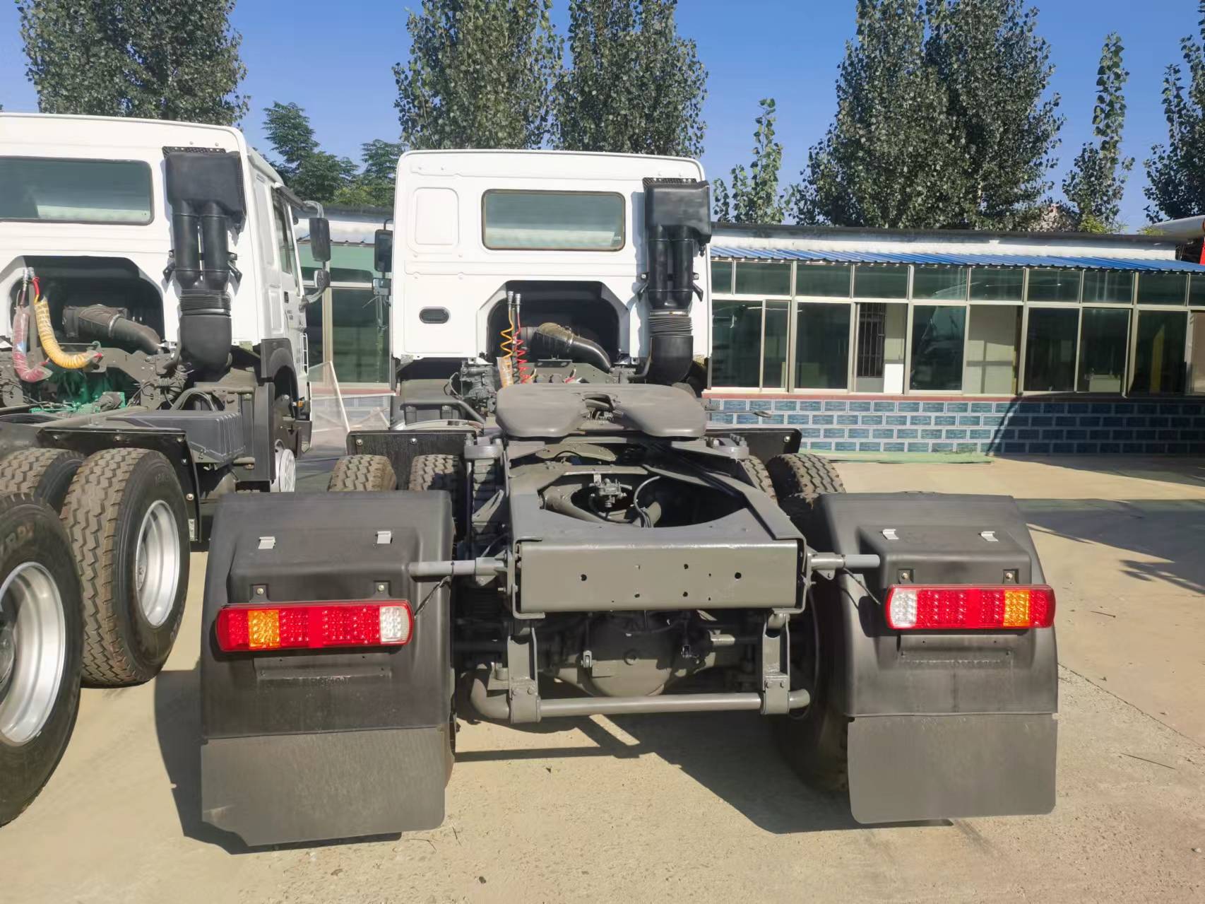 Sinotruk HOWO 371 Tractor - Vilcējs: foto 2 Sinotruk HOWO 371 Tractor - Vilcējs: foto 2