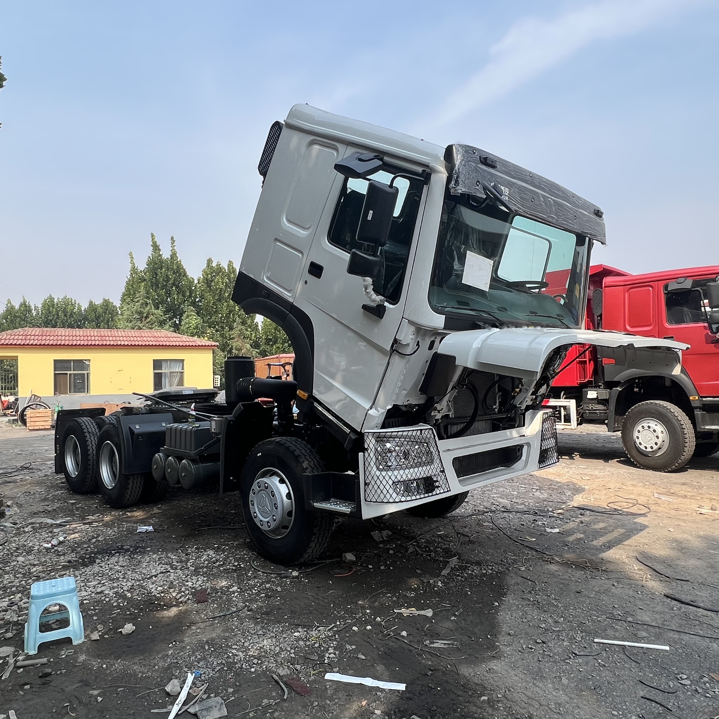 Sinotruk HOWO 371 Tractor - Vilcējs: foto 1 Sinotruk HOWO 371 Tractor - Vilcējs: foto 1