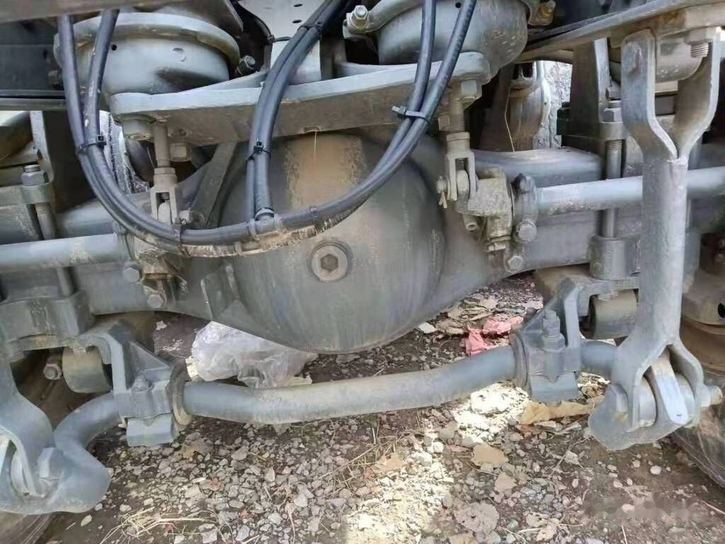 Sinotruk HOWO 420 Tractor - Vilcējs: foto 5 Sinotruk HOWO 420 Tractor - Vilcējs: foto 5