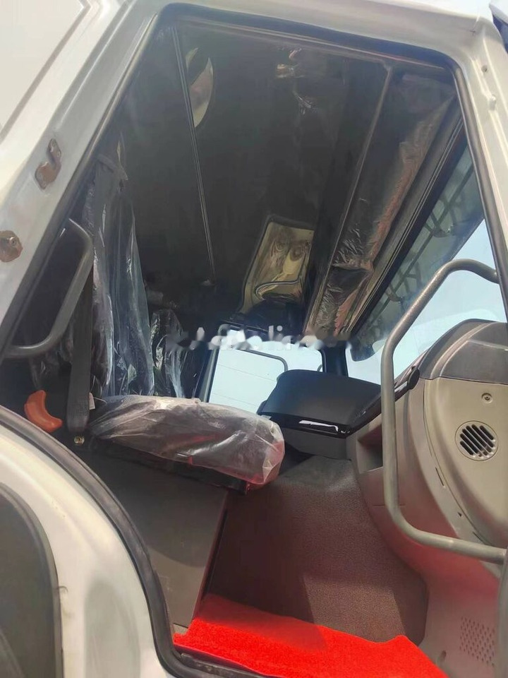 Sinotruk HOWO 420HP Tractor - Vilcējs: foto 4 Sinotruk HOWO 420HP Tractor - Vilcējs: foto 4