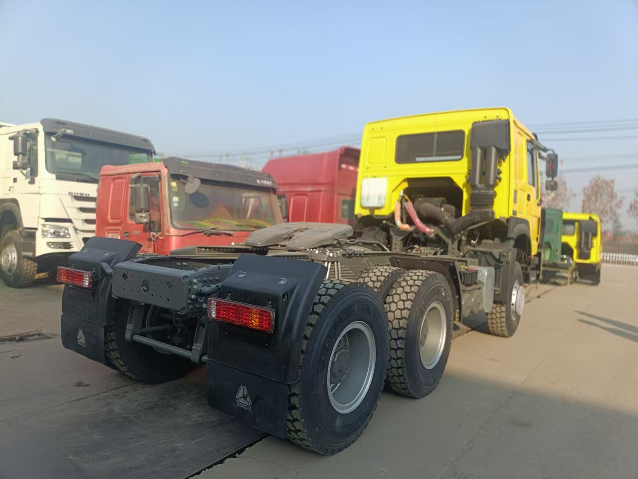 Sinotruk HOWO 430 6*4 Tractor - Vilcējs: foto 2 Sinotruk HOWO 430 6*4 Tractor - Vilcējs: foto 2
