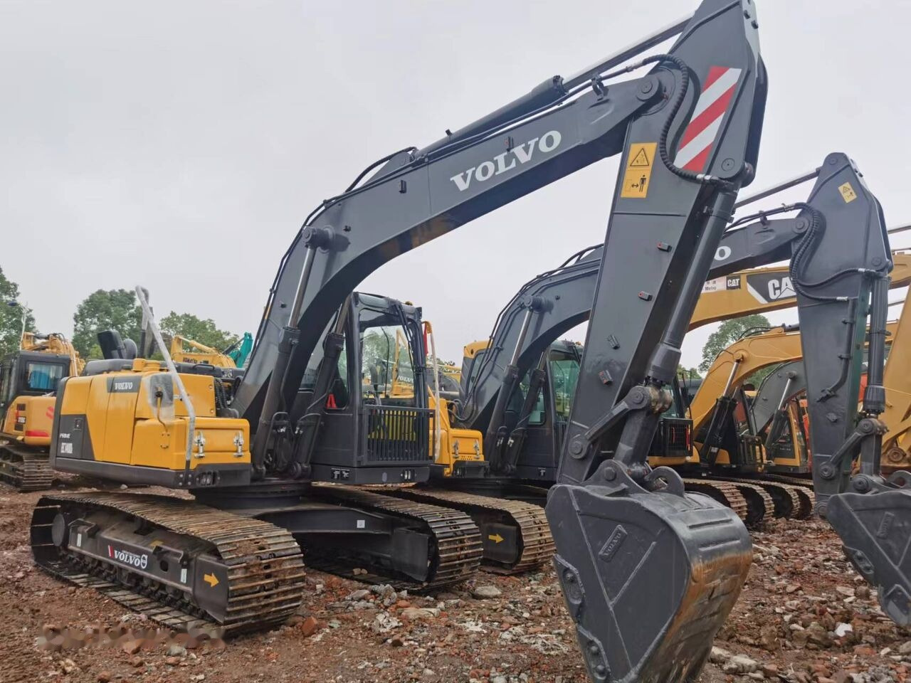 Volvo EC140DL - Kāpurķēžu ekskavators: foto 1 Volvo EC140DL - Kāpurķēžu ekskavators: foto 1