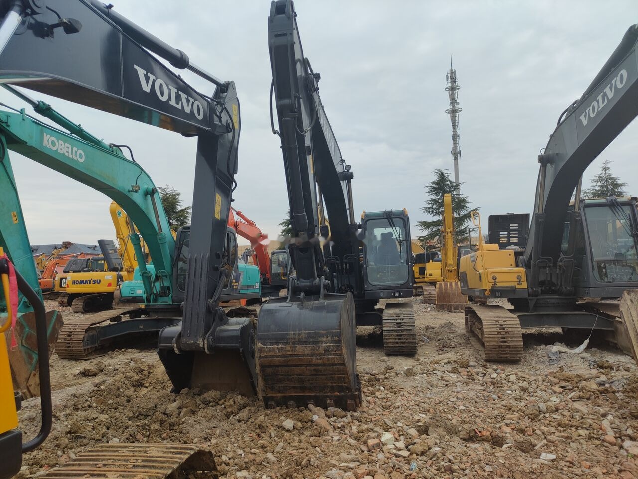 Volvo EC210B - Kāpurķēžu ekskavators: foto 2 Volvo EC210B - Kāpurķēžu ekskavators: foto 2