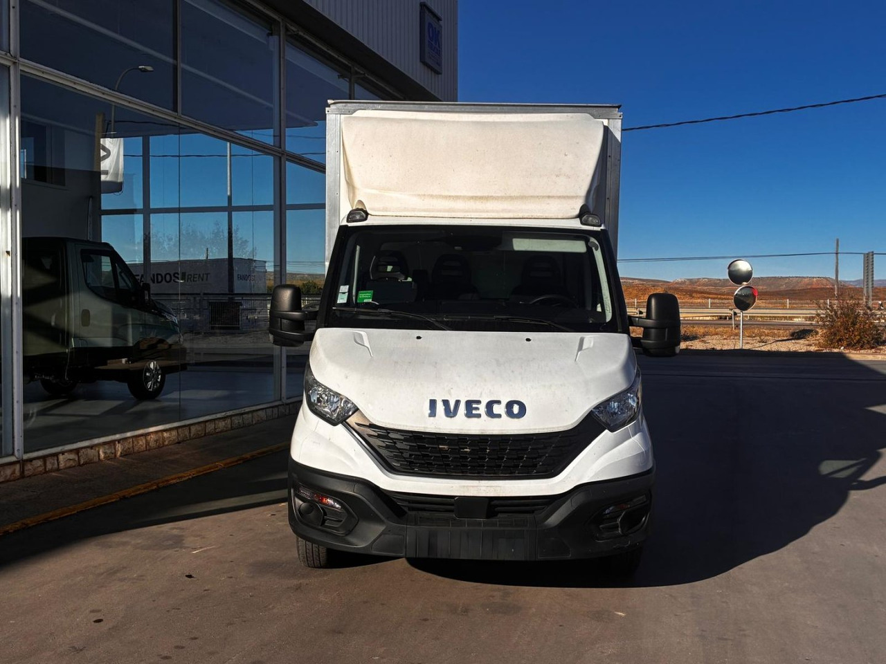 Caja cerrada IVECO 35C16 20m3 con puertas traseras - Furgons ar slēgtā virsbūve: foto 2 Caja cerrada IVECO 35C16 20m3 con puertas traseras - Furgons ar slēgtā virsbūve: foto 2