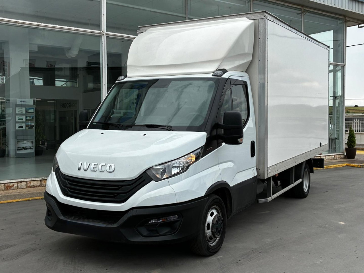 Caja cerrada IVECO 35C16 3.0 20m3 - Furgons ar slēgtā virsbūve: foto 1 Caja cerrada IVECO 35C16 3.0 20m3 - Furgons ar slēgtā virsbūve: foto 1