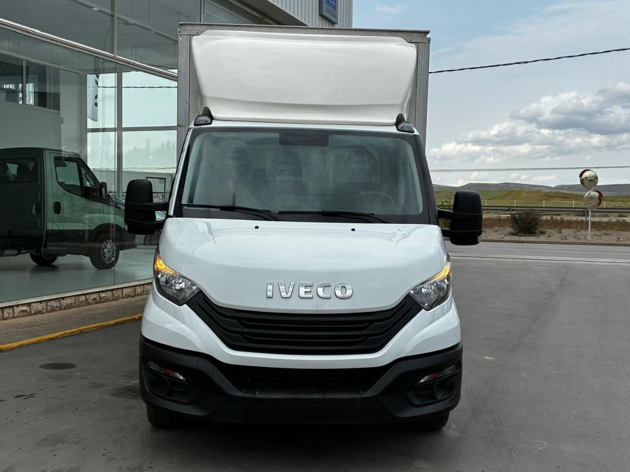 Caja cerrada IVECO 35C16 3.0 20m3 - Furgons ar slēgtā virsbūve: foto 2 Caja cerrada IVECO 35C16 3.0 20m3 - Furgons ar slēgtā virsbūve: foto 2