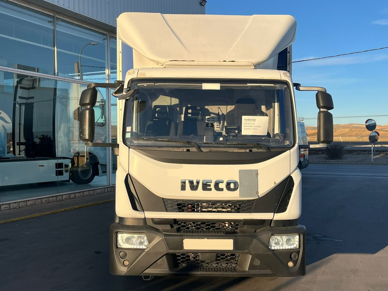 Caja cerrada IVECO Eurocargo ML 120 E19 P - Kravas automašīna ar slēgto virsbūvi: foto 2 Caja cerrada IVECO Eurocargo ML 120 E19 P - Kravas automašīna ar slēgto virsbūvi: foto 2