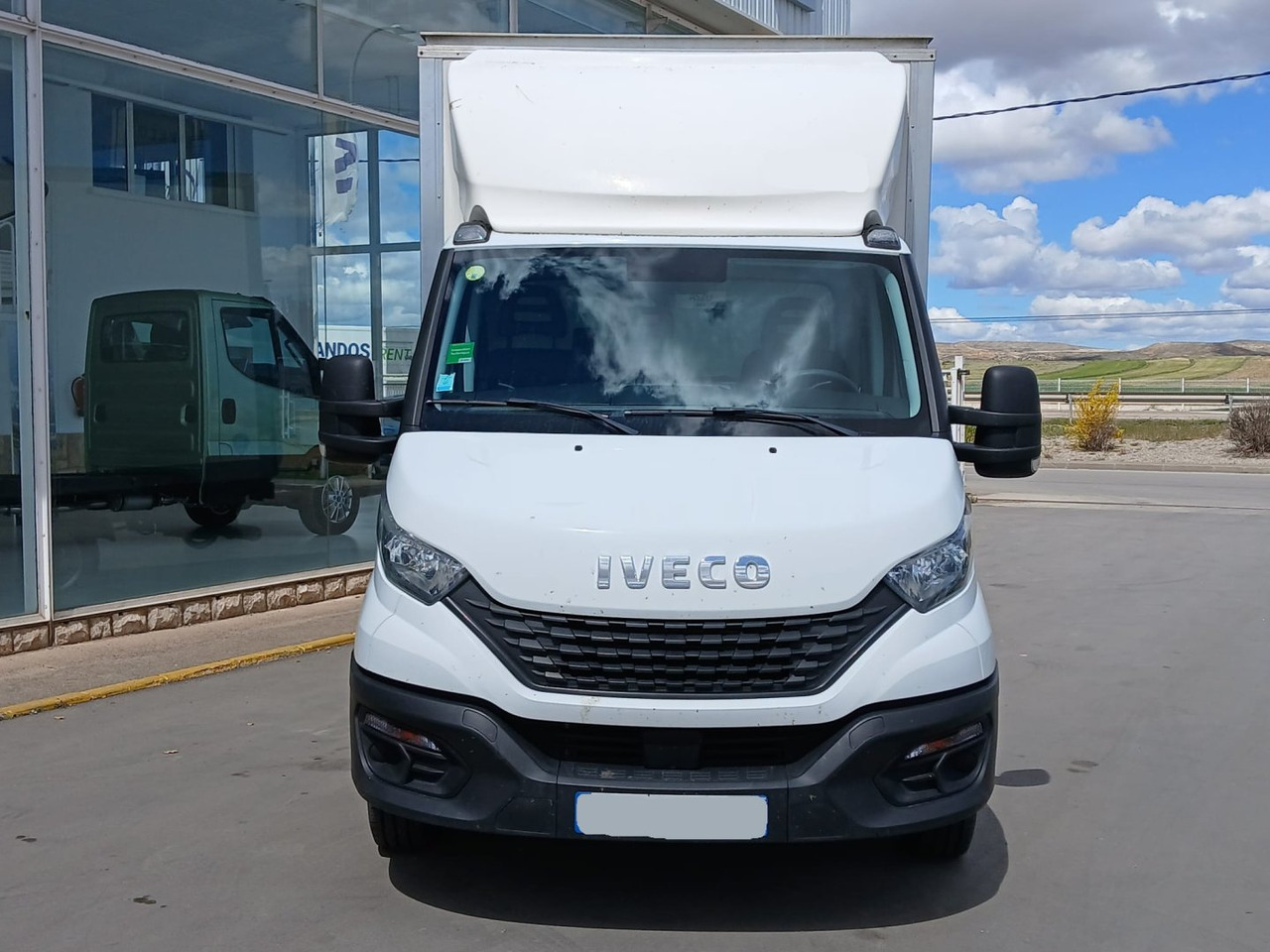 Caja cerrada con plataforma elevadora IVECO 35C16 20m3 - Furgons ar slēgtā virsbūve: foto 2 Caja cerrada con plataforma elevadora IVECO 35C16 20m3 - Furgons ar slēgtā virsbūve: foto 2