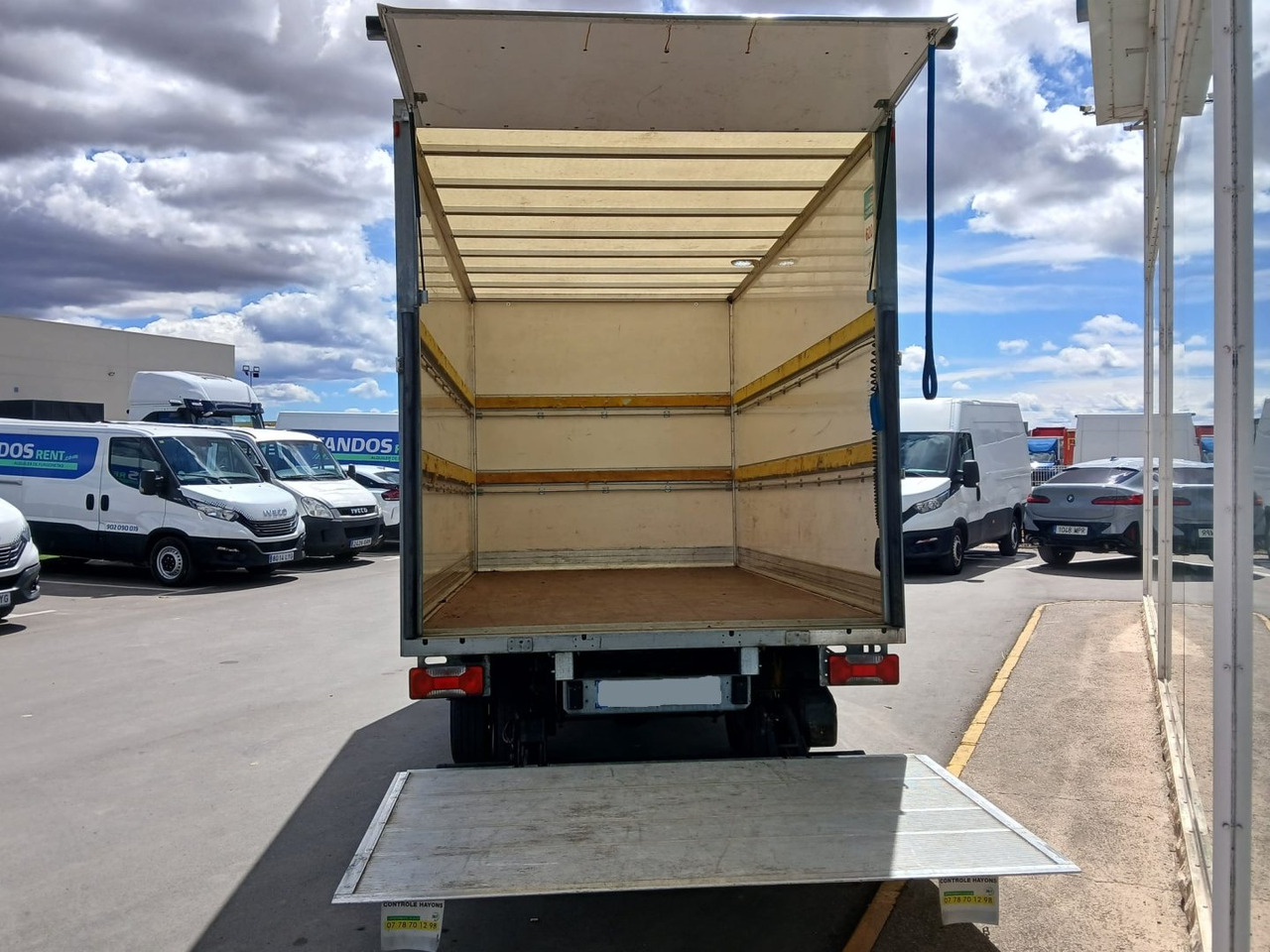 Caja cerrada con plataforma elevadora IVECO 35C16 20m3 - Furgons ar slēgtā virsbūve: foto 5 Caja cerrada con plataforma elevadora IVECO 35C16 20m3 - Furgons ar slēgtā virsbūve: foto 5