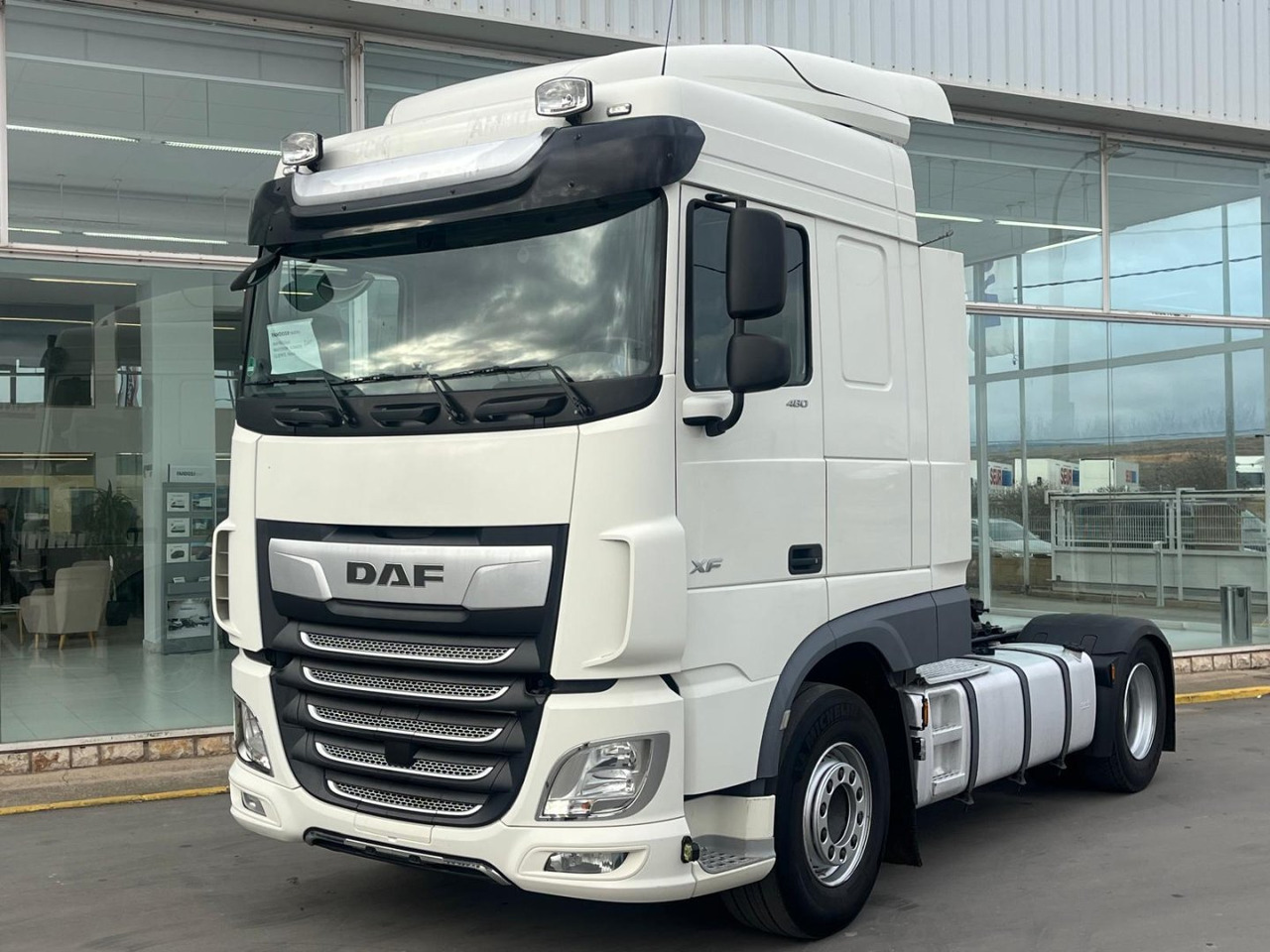 Cabeza Tractora DAF 480 AUTOMATICA CON INTARDER - Vilcējs: foto 1 Cabeza Tractora DAF 480 AUTOMATICA CON INTARDER - Vilcējs: foto 1