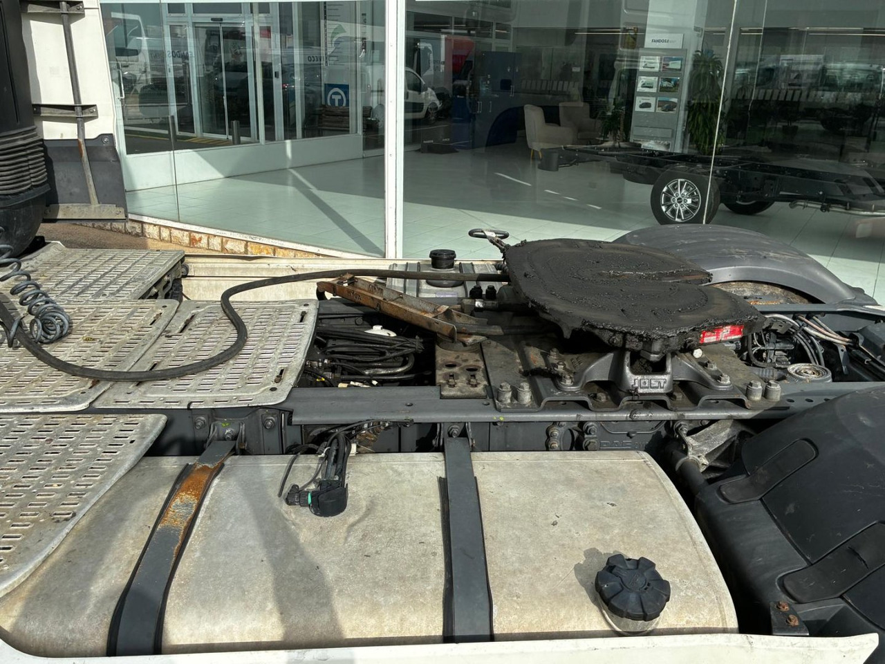 Cabeza Tractora DAF 480 SUPER SPACE CAB AUTOMATICA CON INTARDER - Vilcējs: foto 5 Cabeza Tractora DAF 480 SUPER SPACE CAB AUTOMATICA CON INTARDER - Vilcējs: foto 5