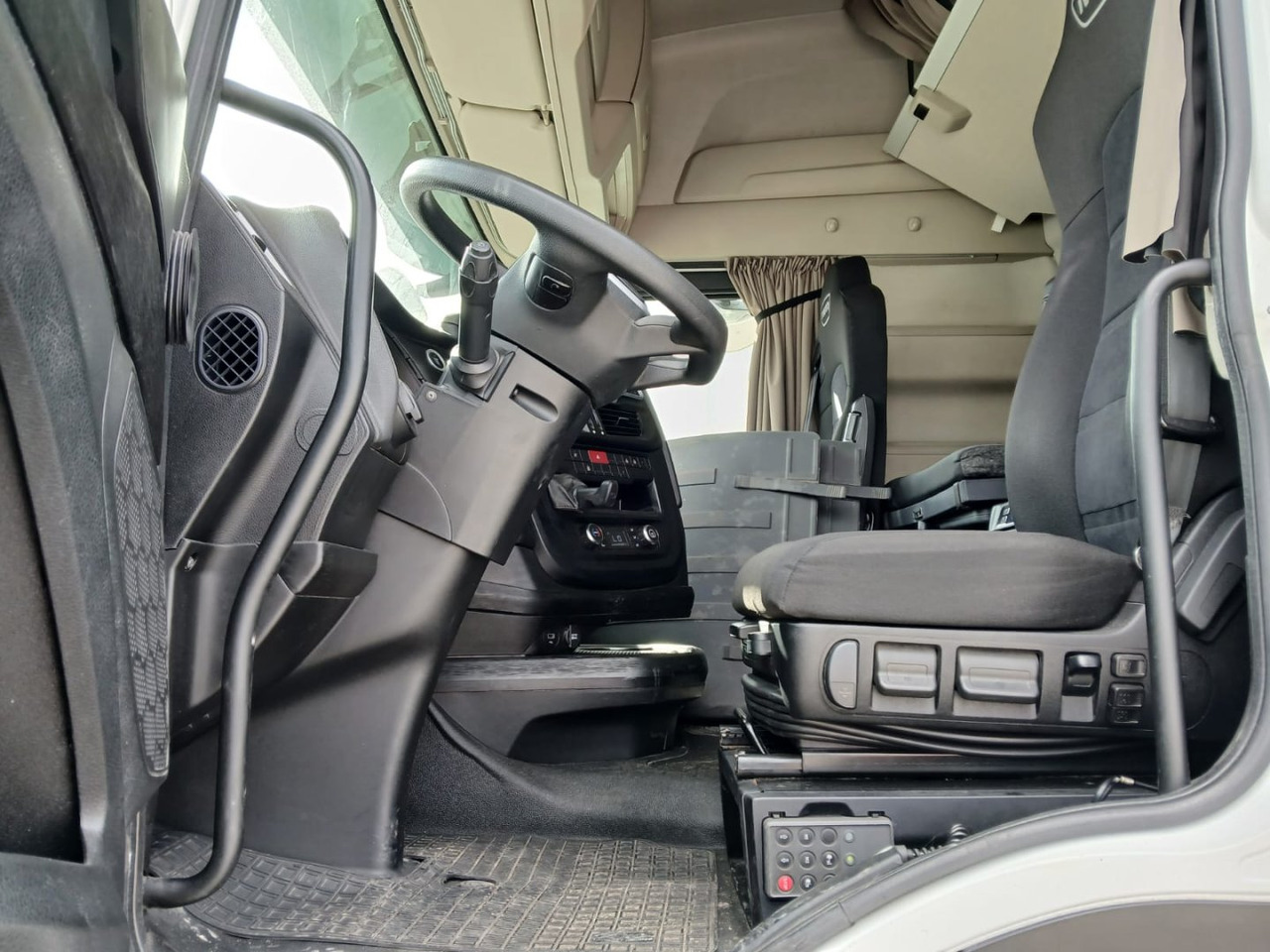 Cabeza Tractora IVECO 460 AUTOMATICO INTARDER ADR - Vilcējs: foto 5 Cabeza Tractora IVECO 460 AUTOMATICO INTARDER ADR - Vilcējs: foto 5