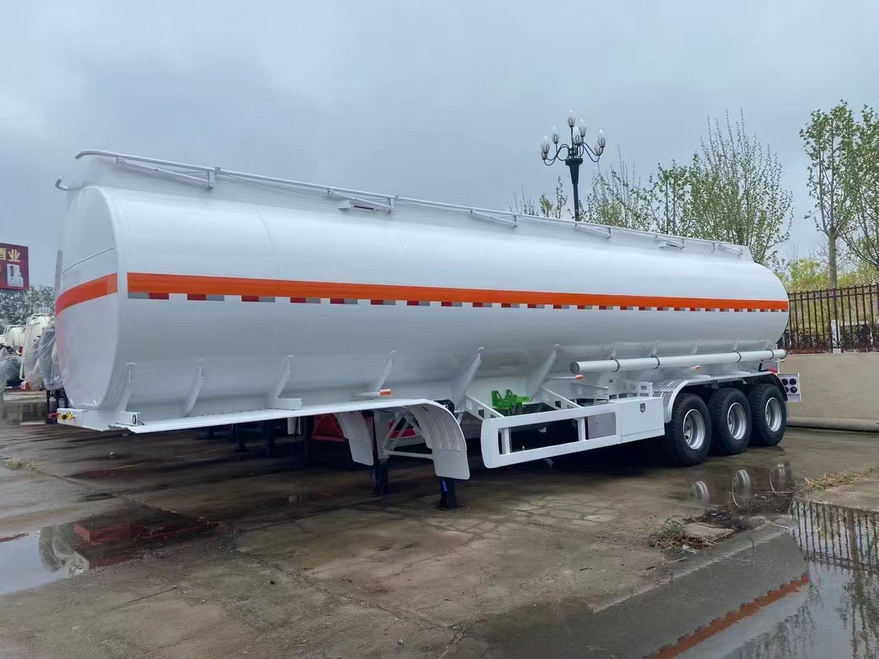 30,000–60,000 Liters Single or Multiple Compartments Customizable tank trailers available - Puspiekabe cisterna: foto 5 30,000–60,000 Liters Single or Multiple Compartments Customizable tank trailers available - Puspiekabe cisterna: foto 5