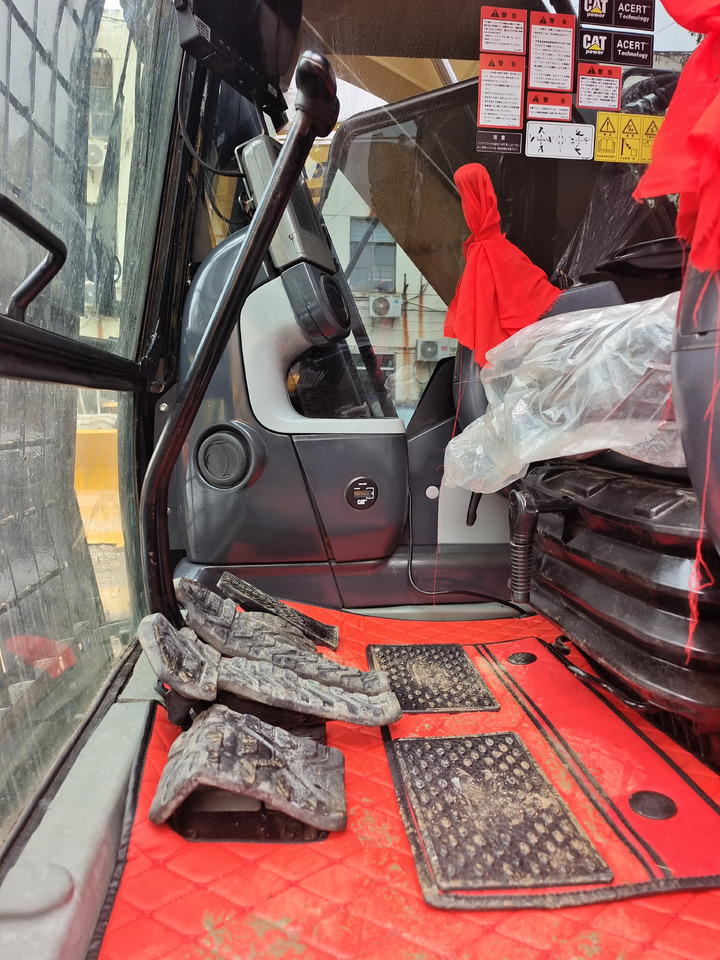 CAT 320D2L WITH 3 CAMERAS - Kāpurķēžu ekskavators: foto 4 CAT 320D2L WITH 3 CAMERAS - Kāpurķēžu ekskavators: foto 4