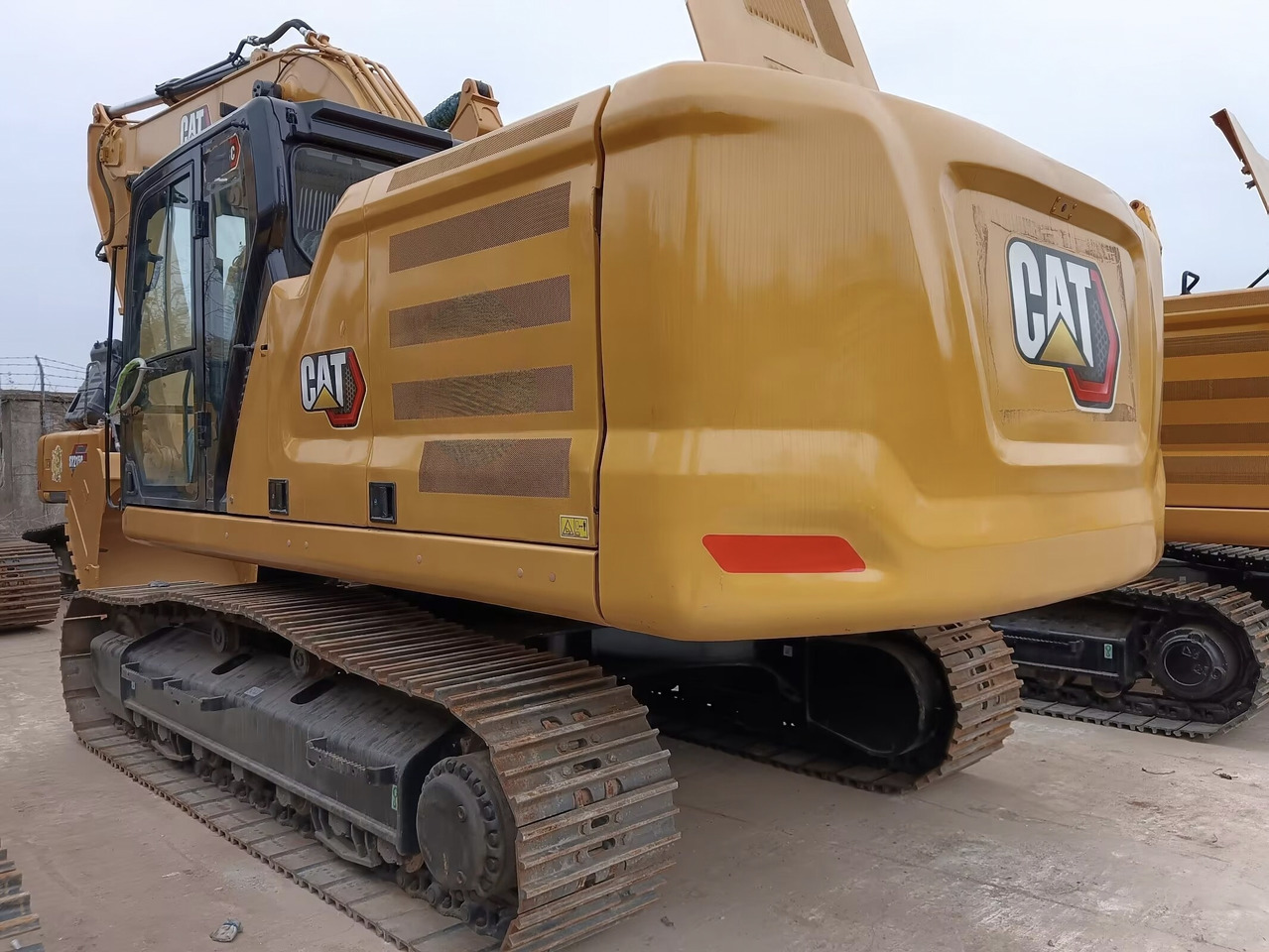 Kāpurķēžu ekskavators CAT 330GC: foto 1