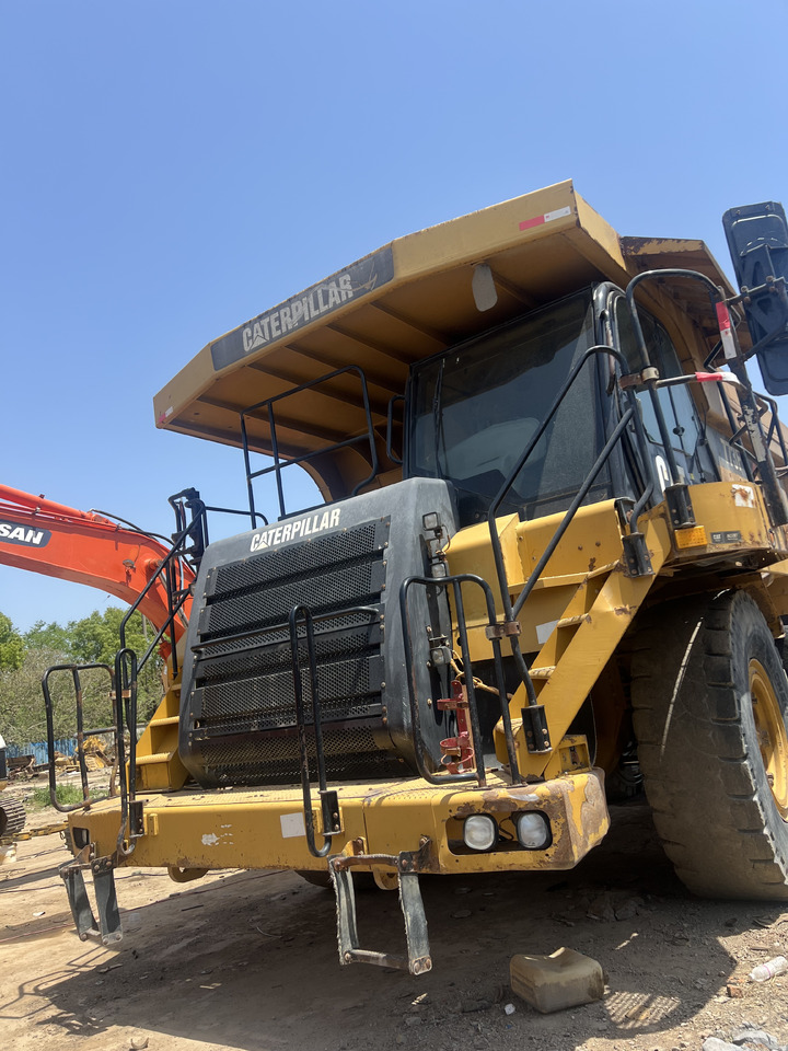CAT 773F 45 TON ROCK TRUCK - Karjeru pašizgāzējs: foto 2 CAT 773F 45 TON ROCK TRUCK - Karjeru pašizgāzējs: foto 2
