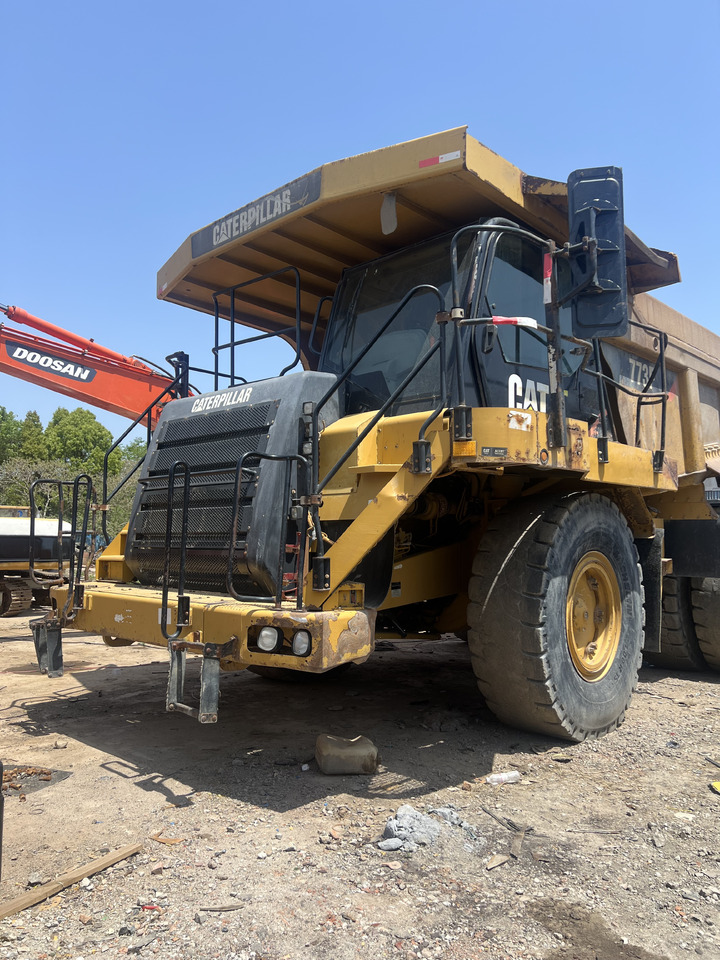 CAT 773F 45 TON ROCK TRUCK - Karjeru pašizgāzējs: foto 1 CAT 773F 45 TON ROCK TRUCK - Karjeru pašizgāzējs: foto 1