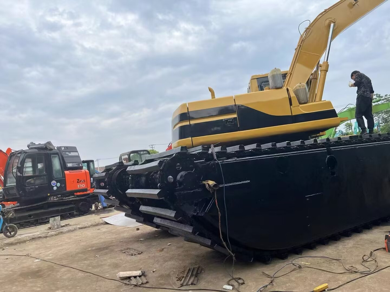 CATERPILLAR 320BL 16 METER EXTENDED ARM DREDGER CAT 320CL - Ekskavators-amfībijs: foto 2 CATERPILLAR 320BL 16 METER EXTENDED ARM DREDGER CAT 320CL - Ekskavators-amfībijs: foto 2